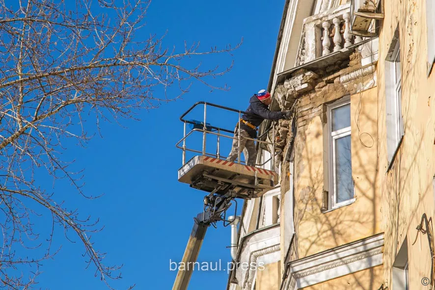 В Барнауле подлатают «рассыпающийся» дом за счет средств городской казны