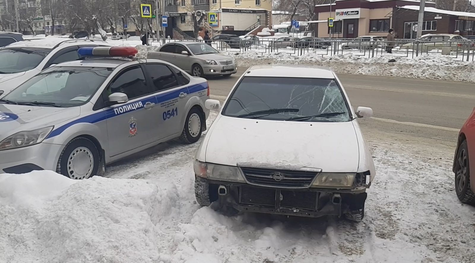 В Барнауле водитель иномарки сбил двух взрослых ребенка пешеходном переходе