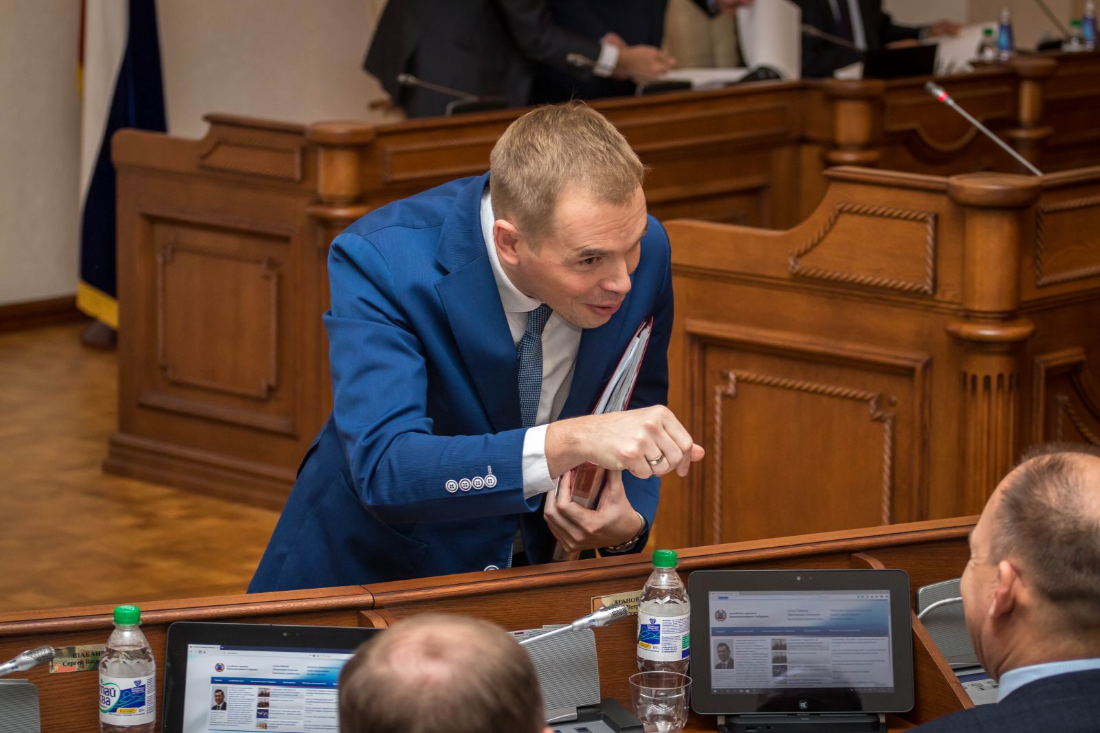 Депутаты Алтайского Заксобрания пылу споров вейпах своих зарплатах обделили вниманием краевой бюджет