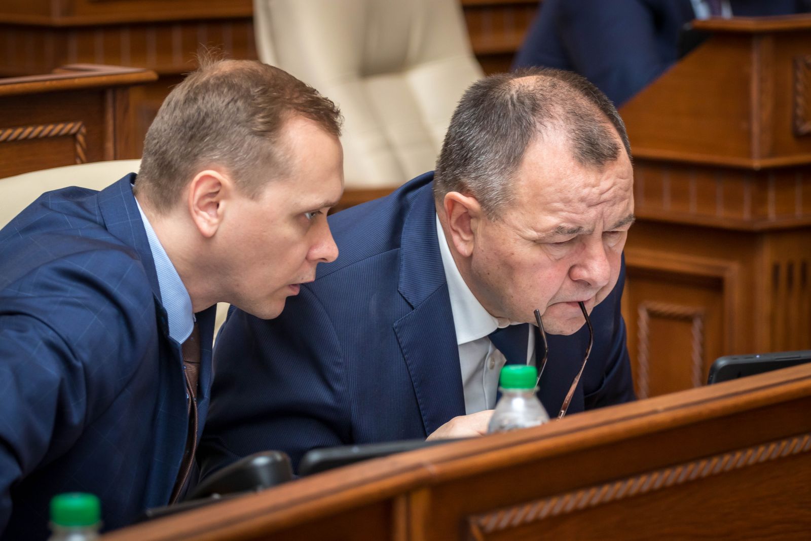 Депутаты Алтайского Заксобрания пылу споров вейпах своих зарплатах обделили вниманием краевой бюджет