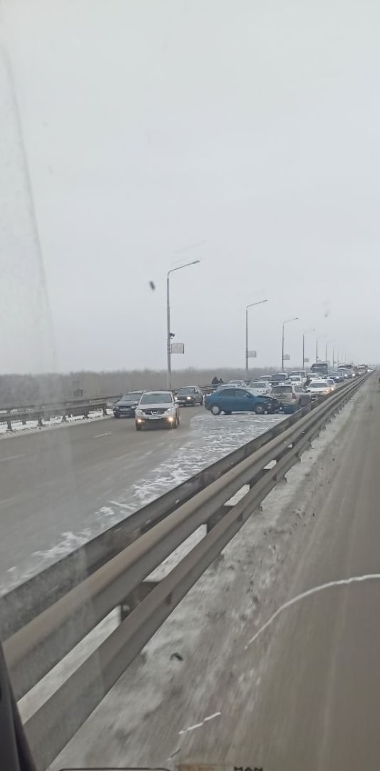Авария Новом мосту парализовала движение сторону Барнаула