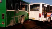Три автобуса в борьбе за остановку попали в ДТП в Барнауле