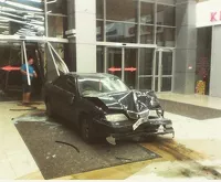 Житель Рубцовска «припарковал» автомобиль прямо посреди торгового центра