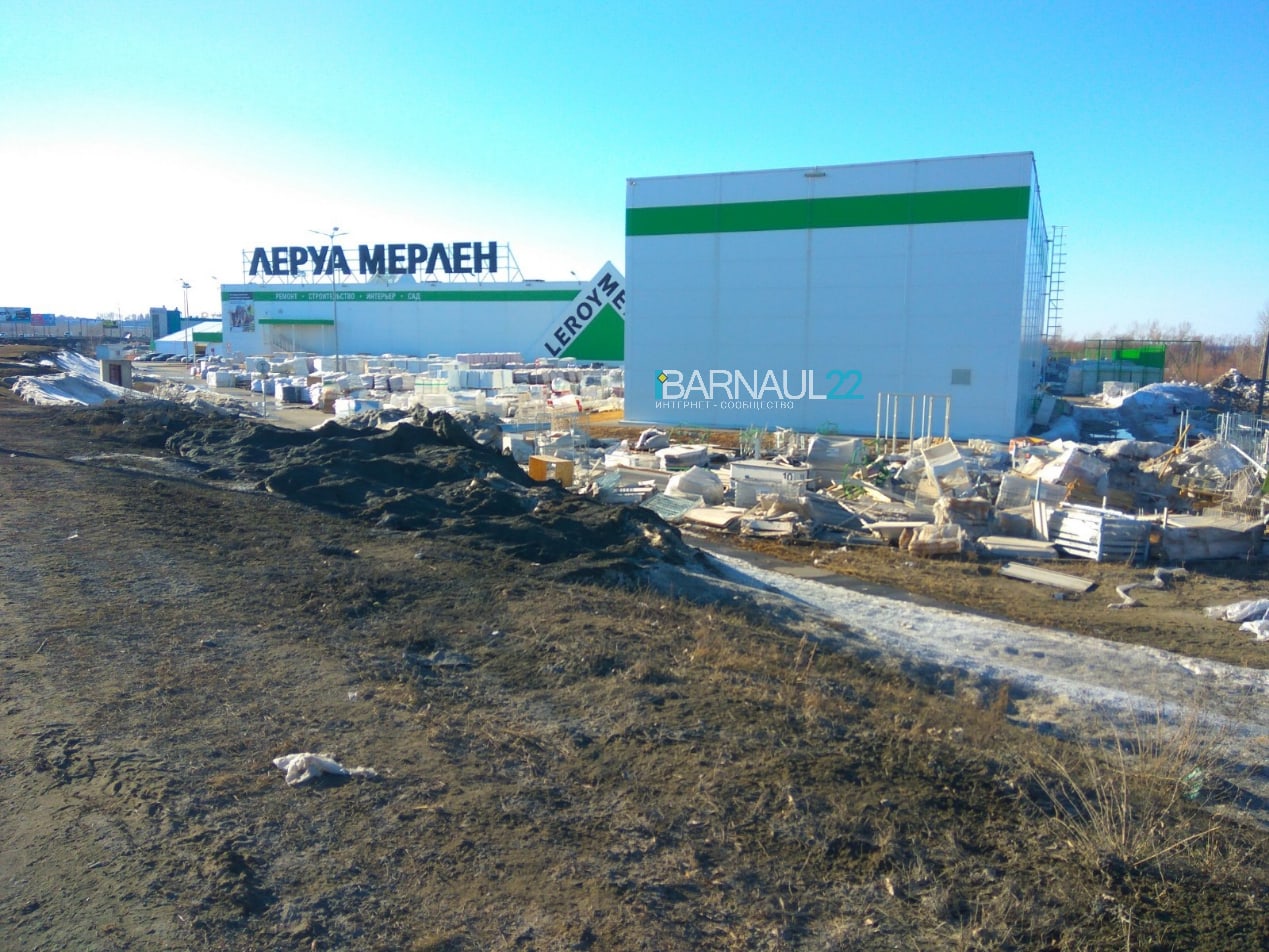 Барнаульцы возмутились складом строительного мусора стен гипермаркета Леруа Мерлен берегу Оби