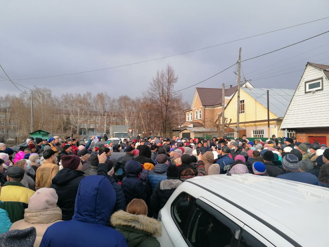 Жители частного сектора Барнаула вышли массовую акцию из-за противоречивых сведений новом статусе земли