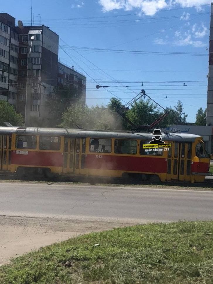 В Барнауле трамвай сошел рельсов из-за температуры