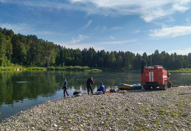 В Турочакском районе водолазы достали воды тела утонувших рыбаков