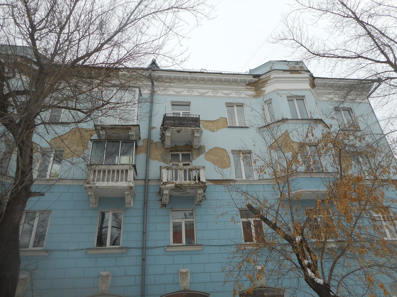 Осыпающемуся уголку Петербурга центре Барнаула обещают капремонт только через лет