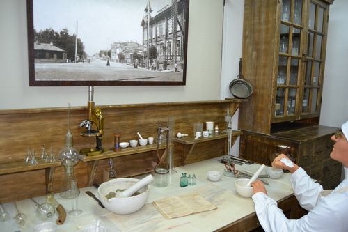 В реконструированном здании первой алтайской аптеки в Барнауле открылся музей &quot;Горная аптека&quot;. Фото.