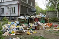 За майские праздники мусорные контейнеры превратились в свалку