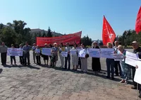 Обманутые дольщики продолжают митинговать в Барнауле