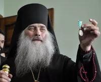 Епископ Барнаульский и Алтайский Сергий представляет медаль