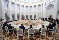 «Никто не имеет права почивать на лаврах»: главы «двух Алтаев» получили установку от президента на встрече в Кремле