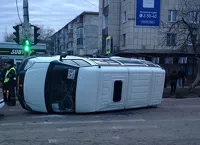 Пассажирская «ГАЗель» в Рубцовске перевернулась и придавила прохожего