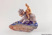 Алтайский скульптор представит публике золотого Путина на серебряном медведе