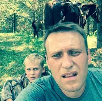 Сын Алексея Навального свалился с катера в Телецкое озеро