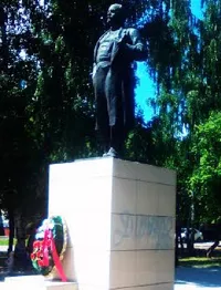 Последователи белого нацизма «пометили» памятник вождю пролетариата в Бийске