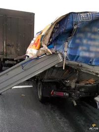 «ГАЗель» смяло между двумя грузовиками во время «ледяной переправы» из Барнаула в Новосибирск