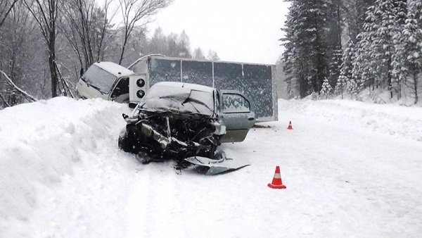 Водитель Renault погиб на опасном повороте в горах Алтая