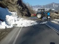 Сошедшие с гор лавины остановили транспортное движение в Республике Алтай