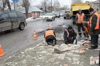 Барнаульские власти в апреле обещают «вернуть» асфальт на дороги