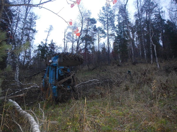 Алтайский тракторист погиб колесами своей техники время заготовки древесины