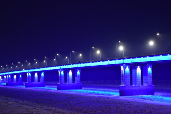 Чиновники пролили новый свет заряженный электричеством Новый мост Барнауле