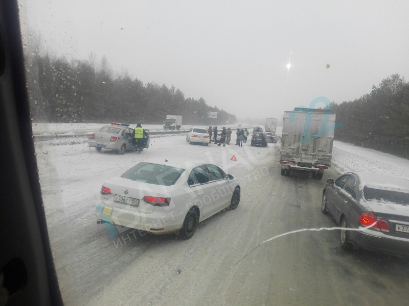 Сотни дорожников спасателей примут снежный со стихией территории двух Алтаев