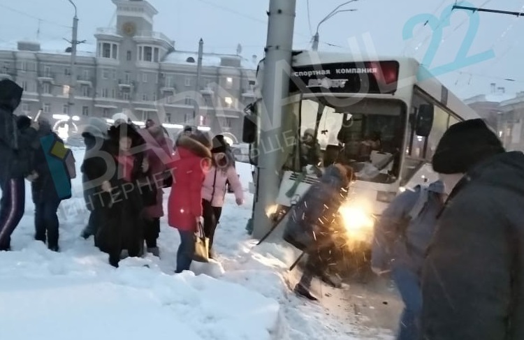 Глава Барнаула краевой Минздрав взяли контроль серьезную аварию автобусом центре города