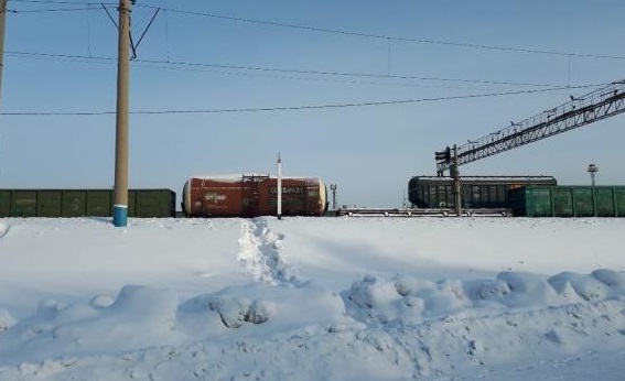 Школьникам Новоалтайска приходится совершать ежедневный кросс железной дороге пути занятия
