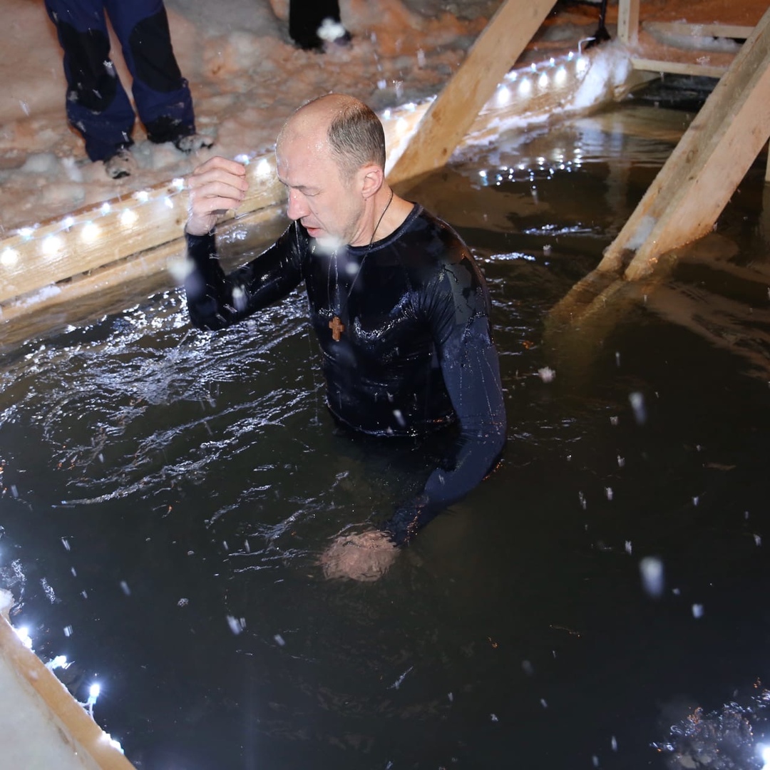 Незабываемые ощущения алтайский губернатор окунулся прорубь праздник Крещения
