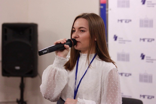 Студентка опытом праймериз АКЗС заняла пост руководителя алтайских молодогвардейцев