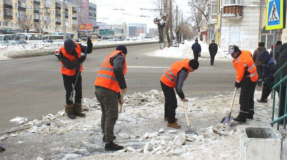 Барнаульские власти вывели уборку снега отряд бесплатной рабсилы числа осужденных
