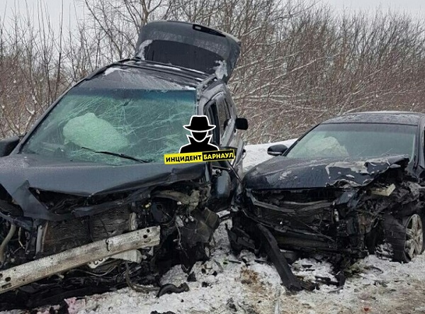 Четверо взрослых двое детей пострадали массовой автомобильной аварии границе двух Алтаев