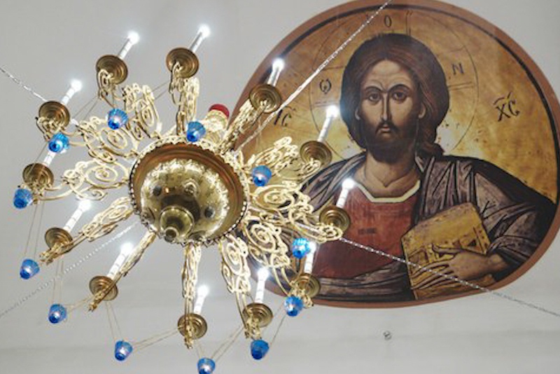 Похитителя раритетной люстры века церкви поймали Барнауле