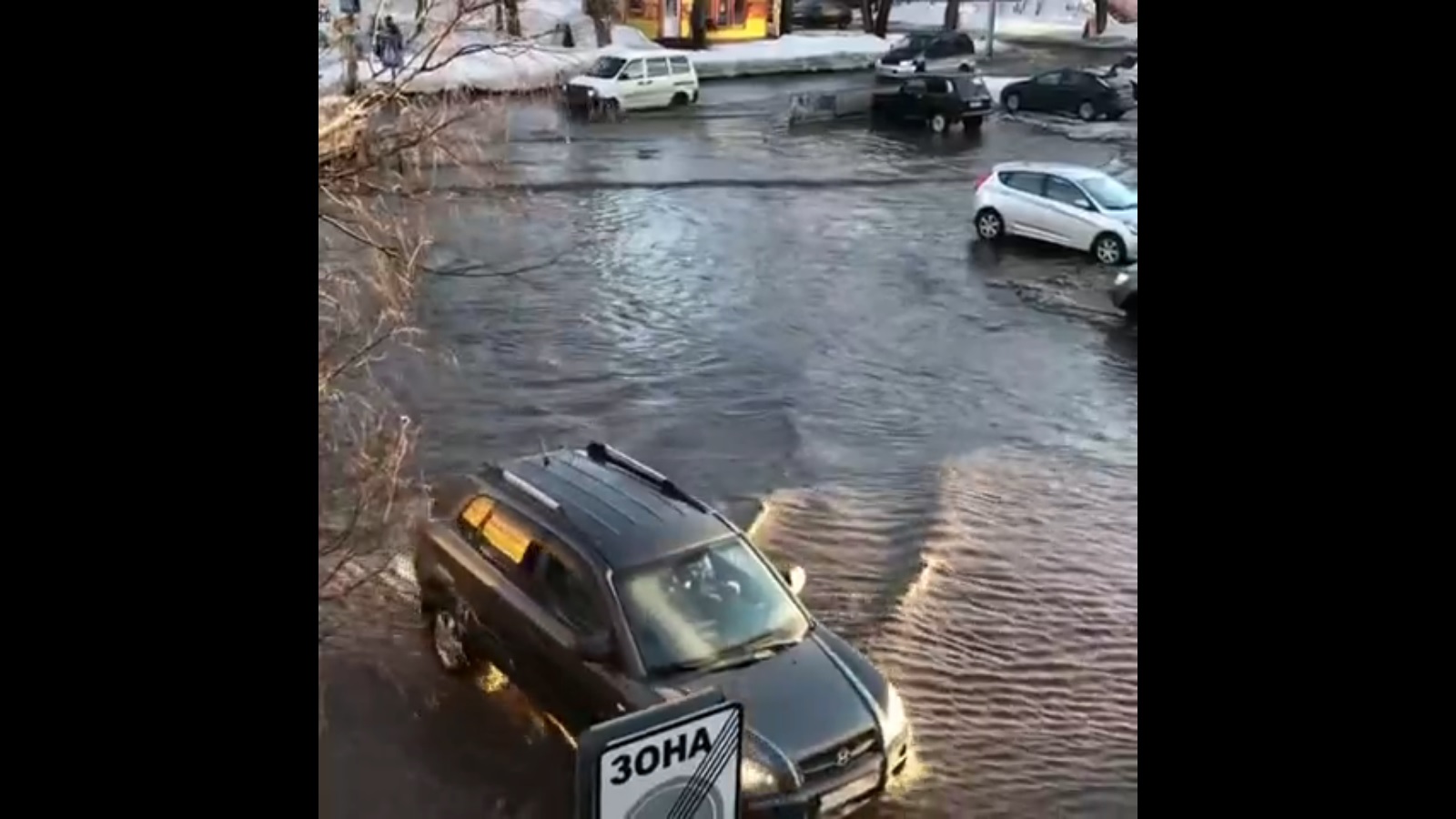 Бийские коммунальщики высушат одну затопленных улиц города