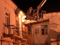 55 жильцов аварийной двухэтажки в Барнауле экстренно эвакуировали из-за угрозы обрушения (обновлено)