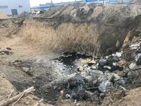 Под опасные отходы вырыли котлован прямо у предприятия