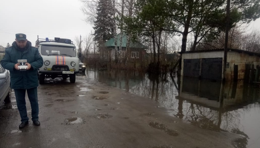 Семь участков дорог Алтайском крае частично полностью закрыли из-за паводка