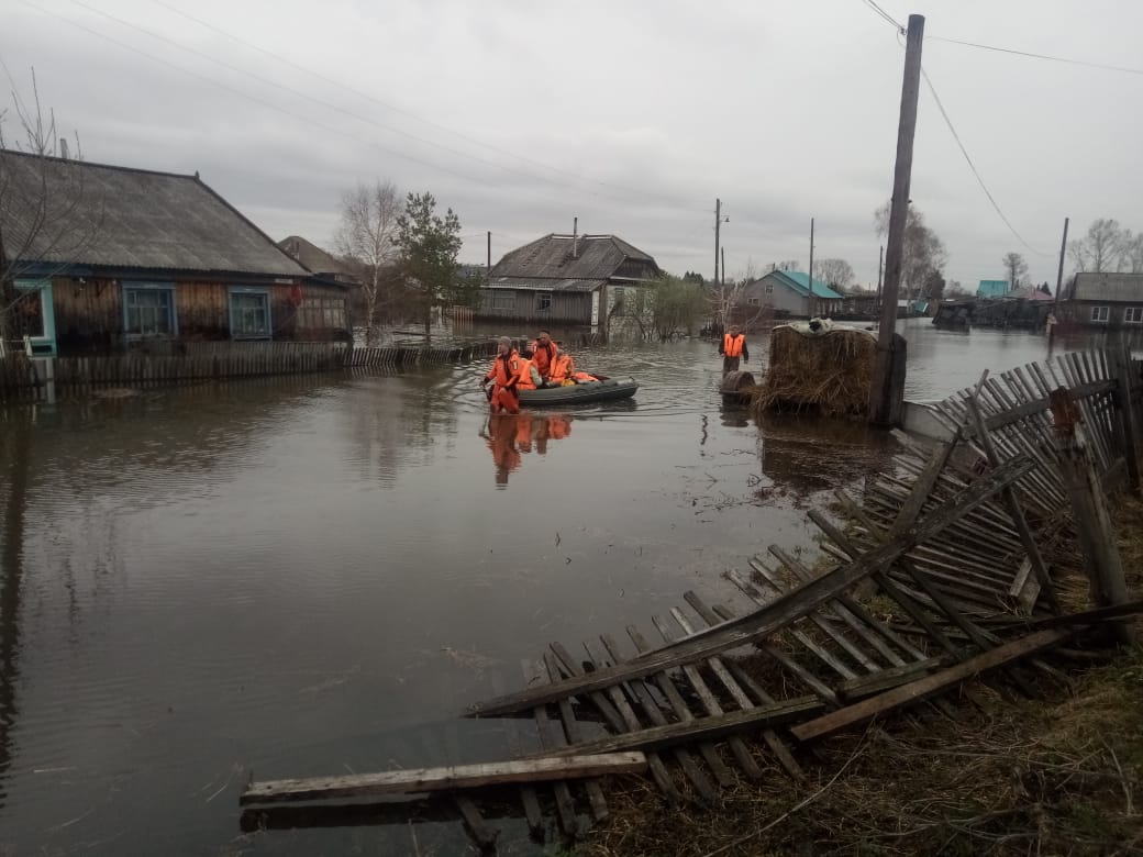 Семь участков дорог Алтайском крае частично полностью закрыли из-за паводка