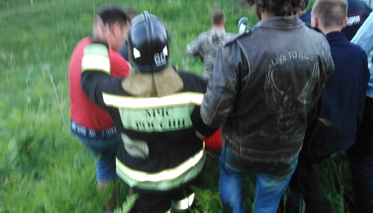 На Алтае подростка увезли больницу после падения опасной горы