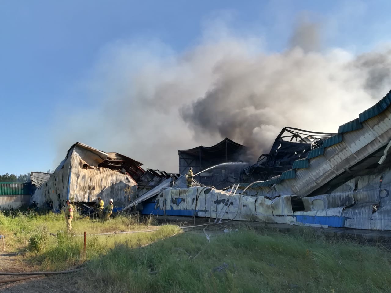 Эксперты и следователи разбираются причинах масштабного пожара предприятии Алтайский бройлер