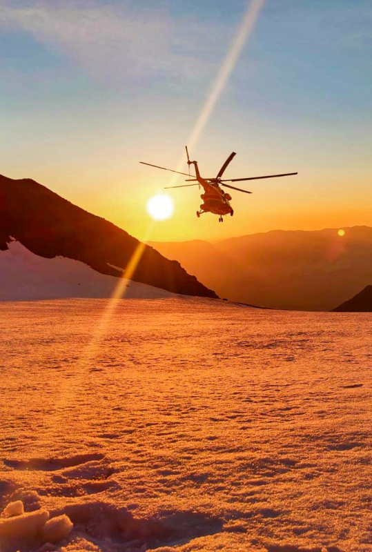 Тело погибшего горах Алтая новосибирского ученого эвакуировали вертолете после четырех дней непогоды