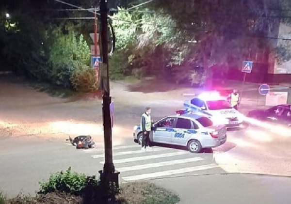 Полицейские обезвредили пьяного мопедиста после ночной погони улицам Бийска
