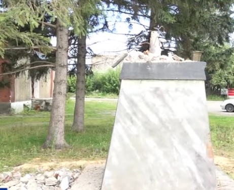 Осталась одна голова алтайском селе разрушили памятник Ленину