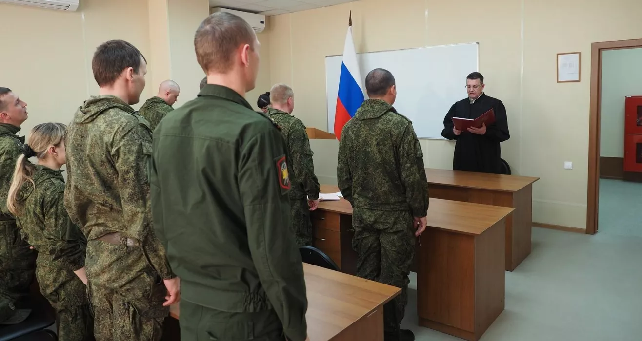 Алтайского контрактника на полтора года отправили в колонию за нападение на военных полицейских