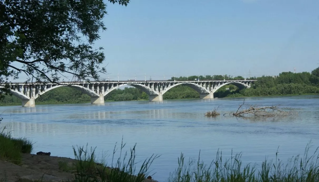 Мэр Бийска Александр Студеникин посулил горожанам строительство еще одного моста через Бию