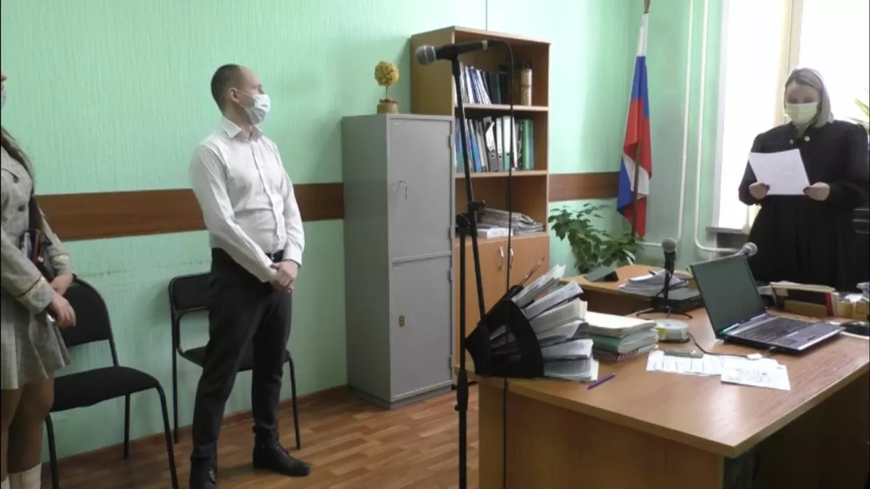 «Торжество сюрреализма»: коммуниста из Алтайского Заксобрания наказали за одиночный пикет