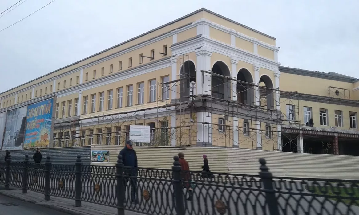 Цена стройки музея-юбиляра на площади Октября в Барнауле приблизилась к 2 млрд рублей