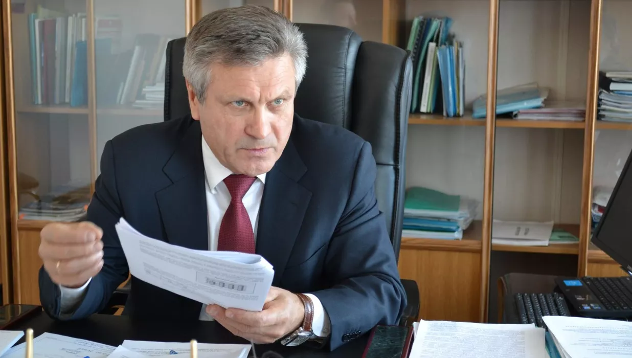 Президент Алтайского госуниверситета снова кратно превзошел ректора по уровню годового заработка